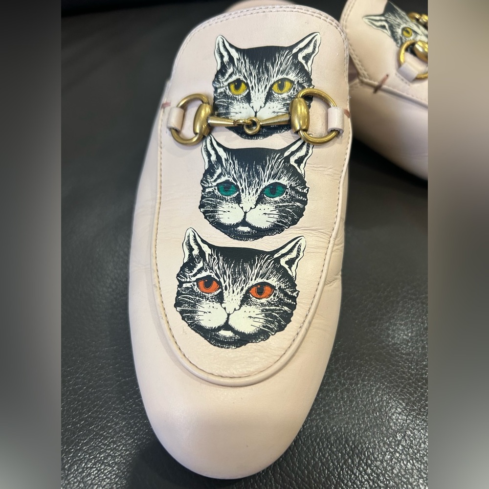 Gucci Cream Cat Print Loafers - Picture 4 of 11
